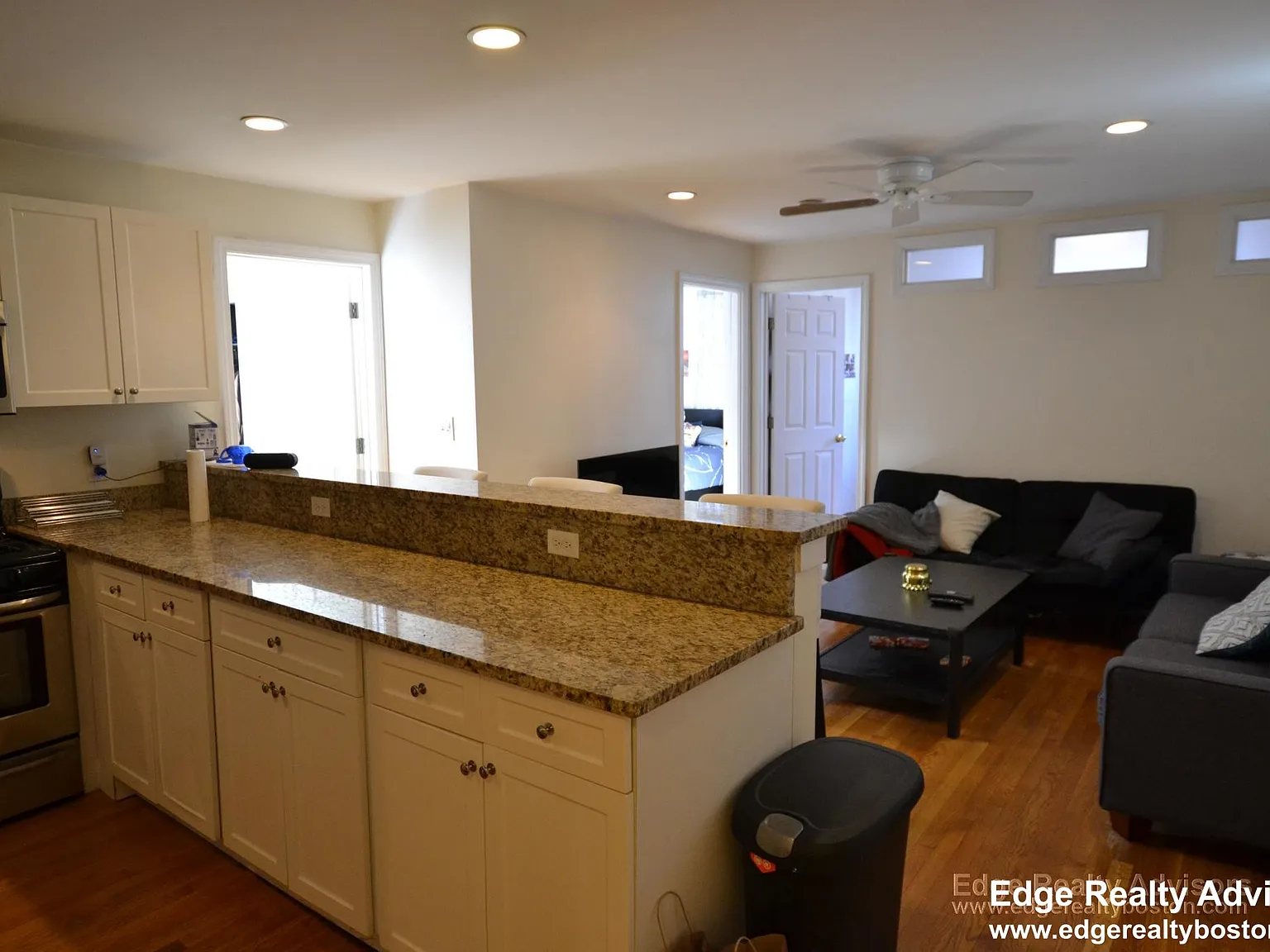 3 bed, 999 sqft, $5,035 — Photo 2