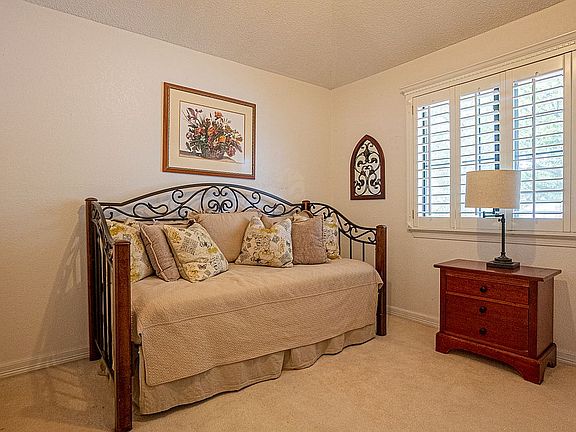 4th image of 728 Merriman Dr