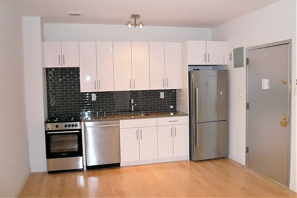 Rented by Green Line Realty | media 17