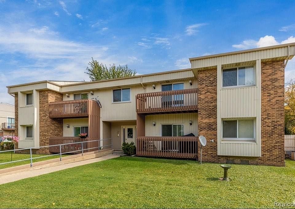 35775 Union Lake Rd, photo 3