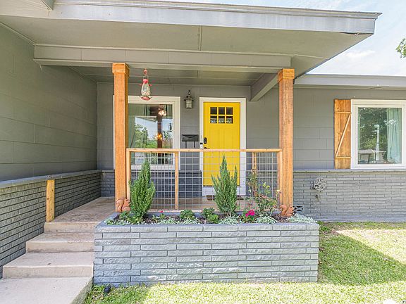 3rd image of 746 W Merriweather