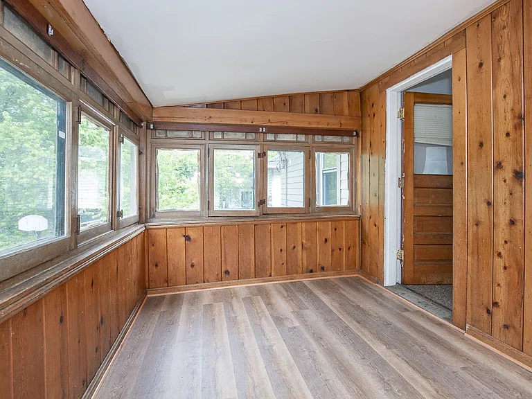 15401 Grovewood Ave — Photo 22