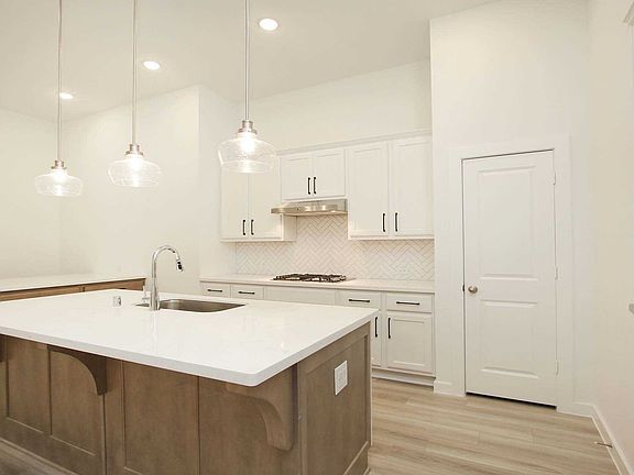 3rd image of 148 Cascade Heights Dr