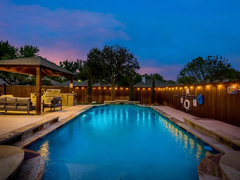 987 Little Den Dr — Photo 1