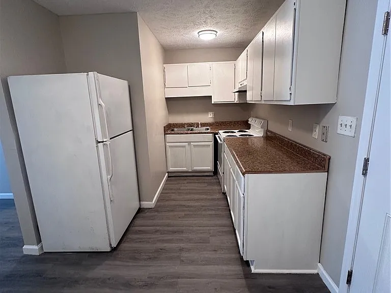 5801 Aftonshire Dr — Photo 1
