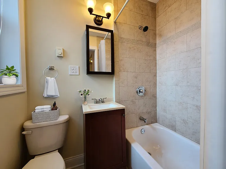 818 W Diversey Pkwy — Photo 18