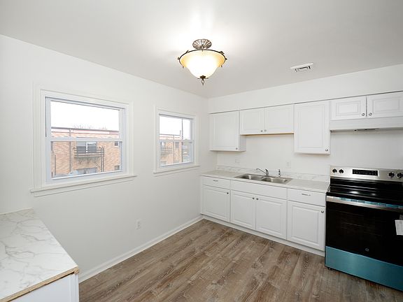4th image of 46 South Pkwy Floor 2