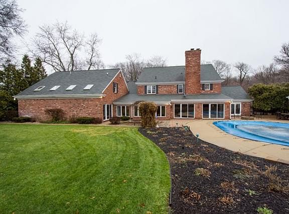 2nd image of 3343 S Twyckenham Dr