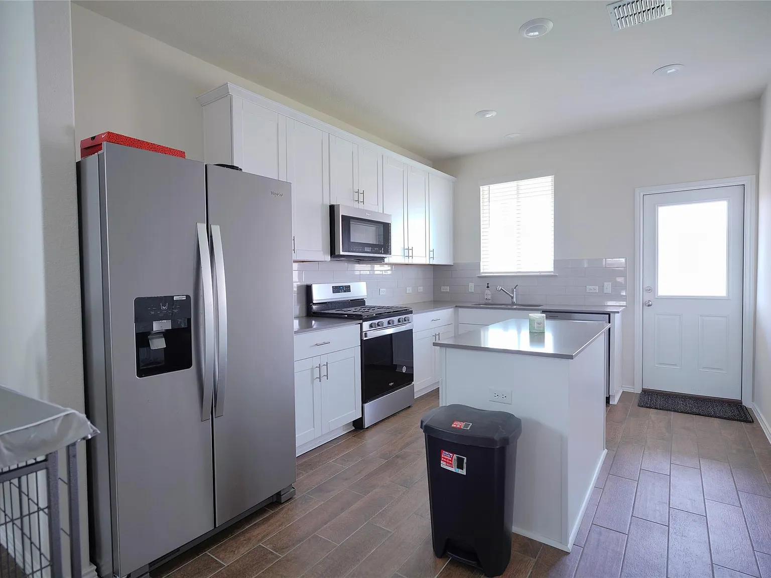 3 bed, 2.0 bath, 1503 sqft, $2,175 — Photo 4