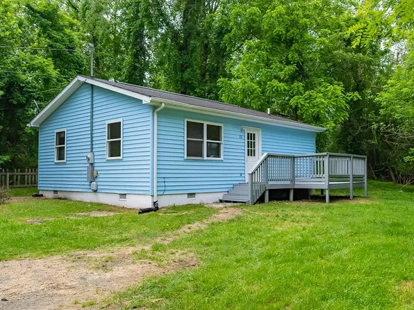 112 Garrett St, Galax, VA 24333
