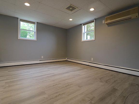 3rd image of 75 Byron Ave Floor 1