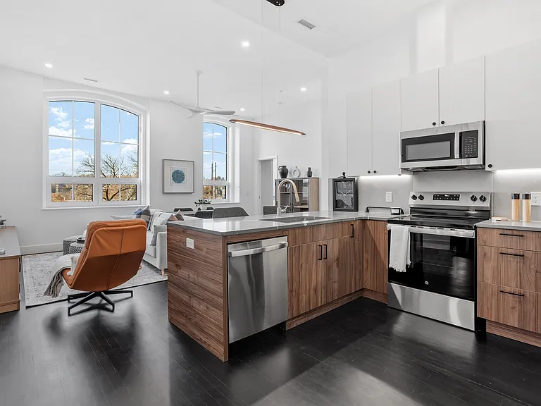 The Roe at Manayunk Apartments and Townhomes — Photo 22