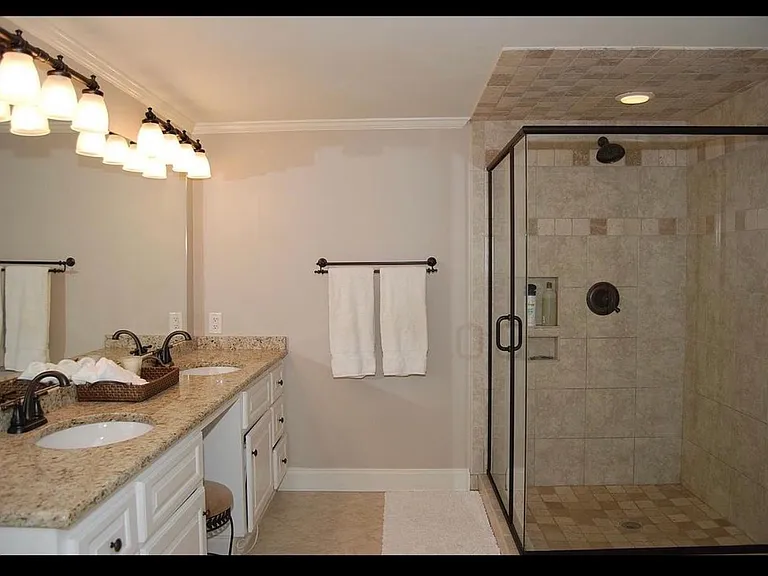 621 Oakland Ave — Photo 8