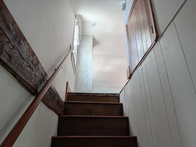 Steps to master bedroom