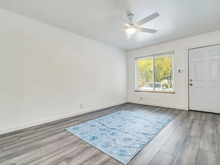 1607 Valleyridge Dr #B — Photo 8
