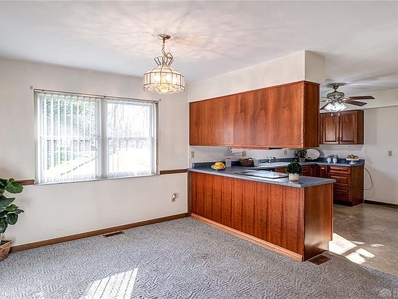 5th image of 800 Golden Dr