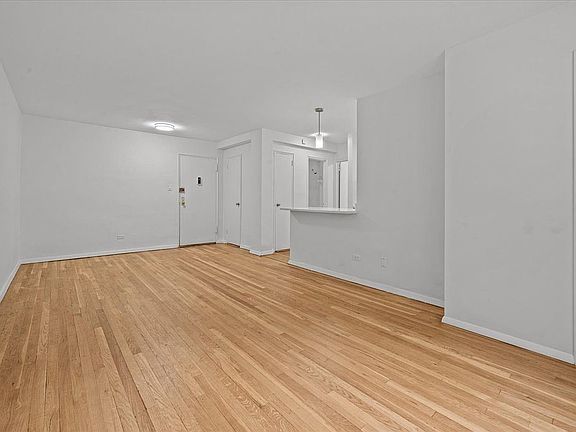 2nd image of 5425 Valles Ave APT 2M