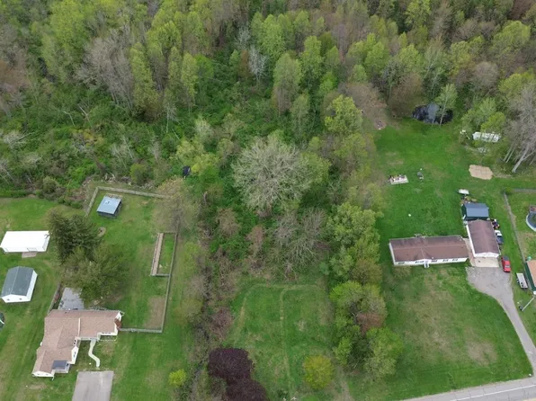 6946 W Lake Rd, Fairview, PA 16415