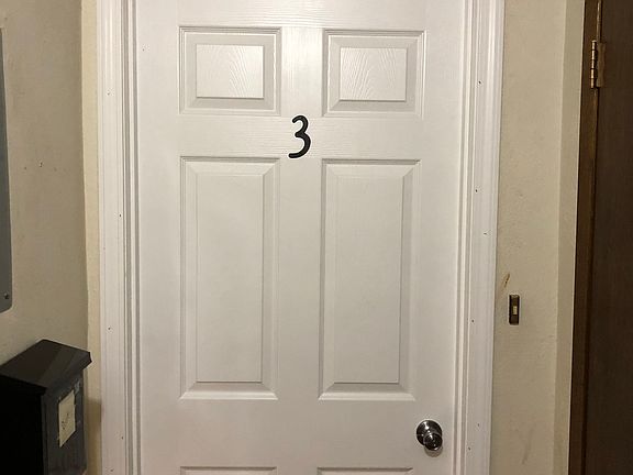 2nd image of 1023 S Lincoln St #3