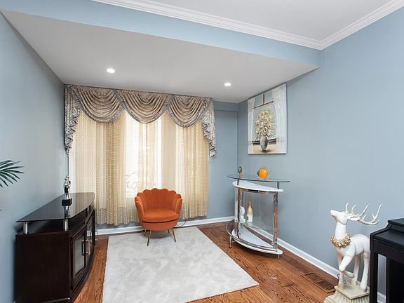 5th image of 9206 Foster Ave