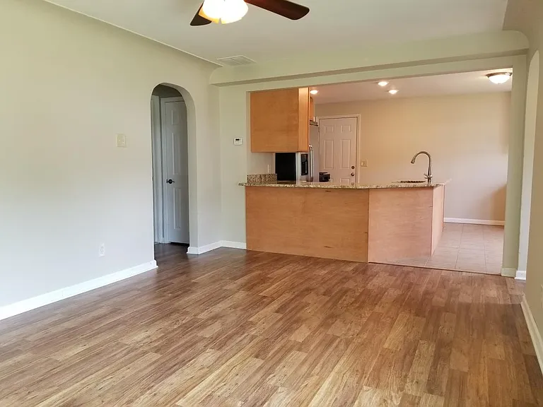 120 N West St — Photo 5