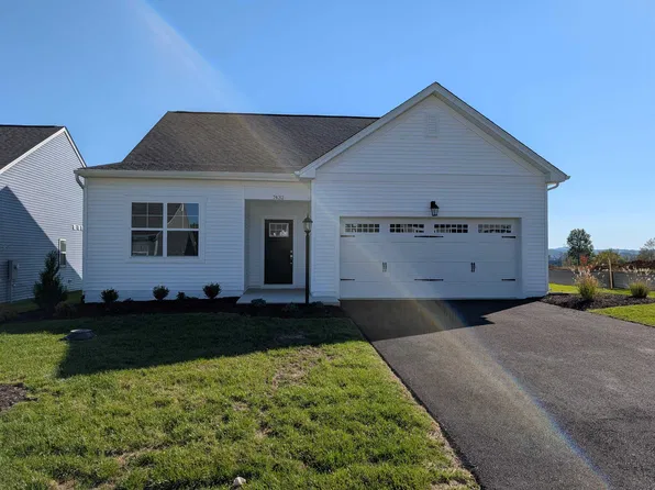 7432 Kings Pointe Dr, Fairlawn, VA 24141