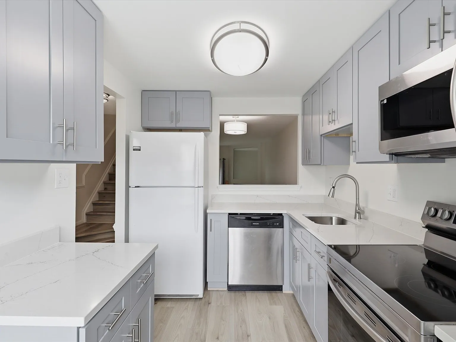 3 bed, 2.5 bath, 1638 sqft, $3,000 — Photo 4