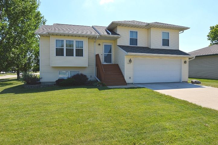 1st image of 831 Augusta Cir