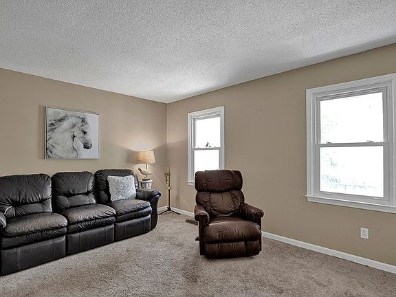 4th image of 221 Caliente Dr