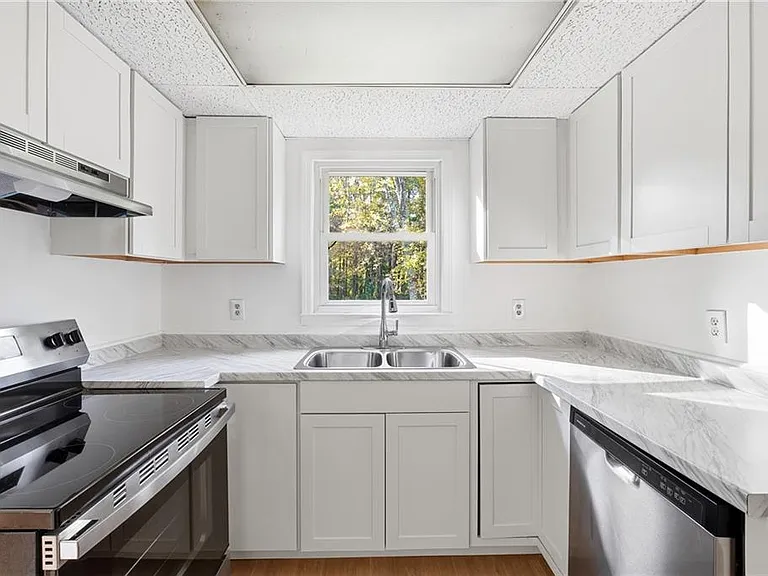 6917 Laurelwood Dr — Photo 9