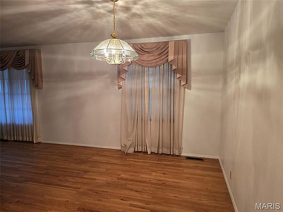 5th image of 2945 Dover Dr