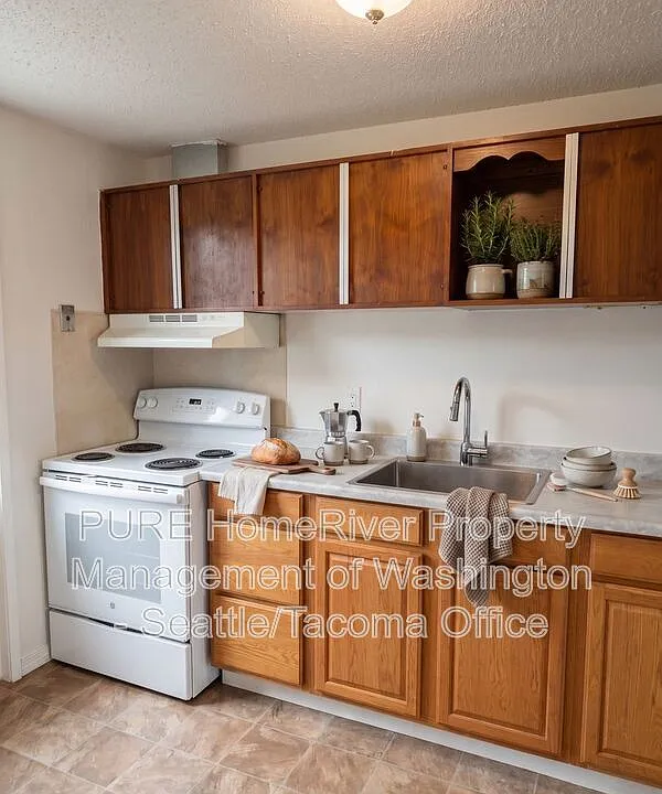 11212 Bridgeport Way SW #7