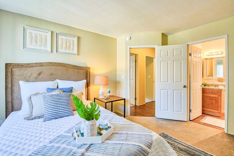 2nd image of 709 Ash Ln #211A