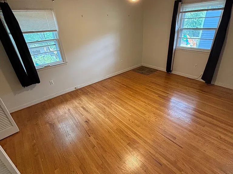 2312 Bedford Ave — Photo 12