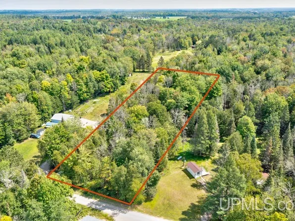 G75 Lane, Escanaba, MI 49829