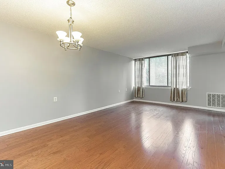 10101 Grosvenor Pl #302 — Photo 8