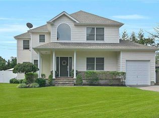 41 Tillotson Ave, Saint James, NY 11780