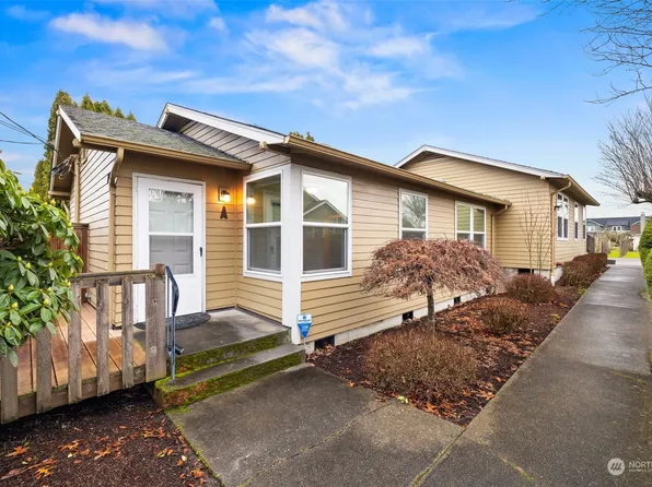 1017 7th Avenue SW, Puyallup, WA 98371