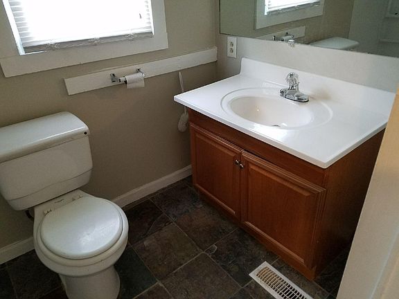 5th image of 2173 Safford Ave