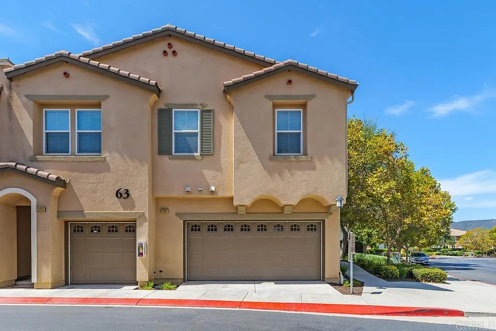 3 bed, 2.5 bath, 1739 sqft, $3,200 — Photo 2