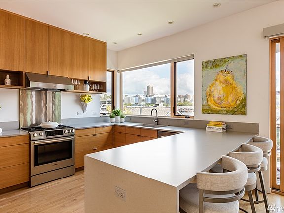 4th image of 3212 Portage Bay Pl E