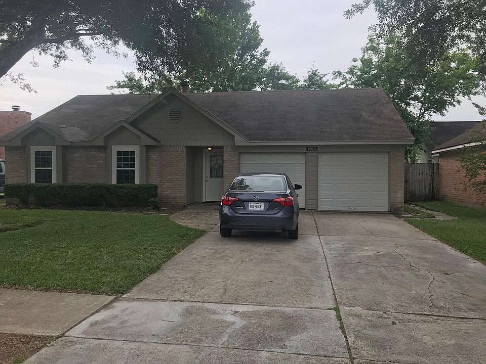 Newly updated Paint outside as well as inside, new Garage Do