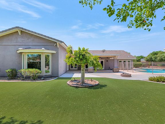 3rd image of 3806 E AHWATUKEE Drive