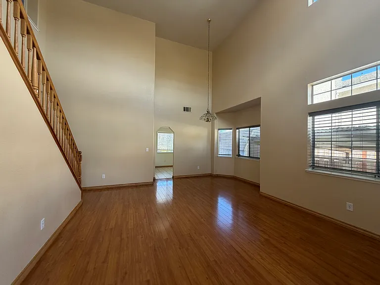 1147 Legend Cir — Photo 21