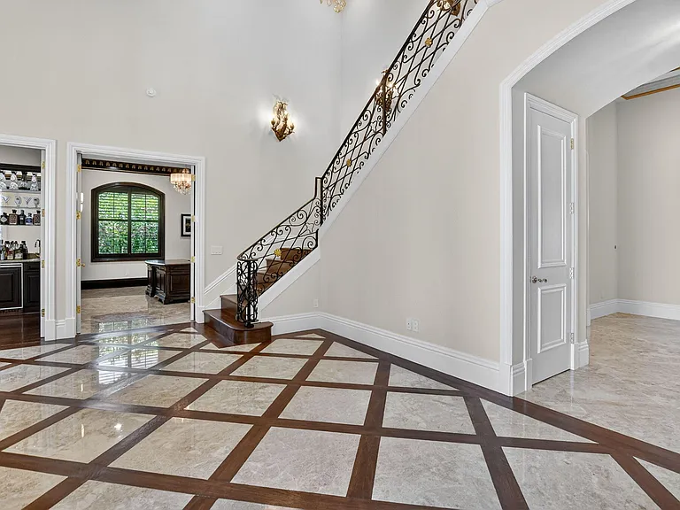 377 E Coconut Palm Rd — Photo 9