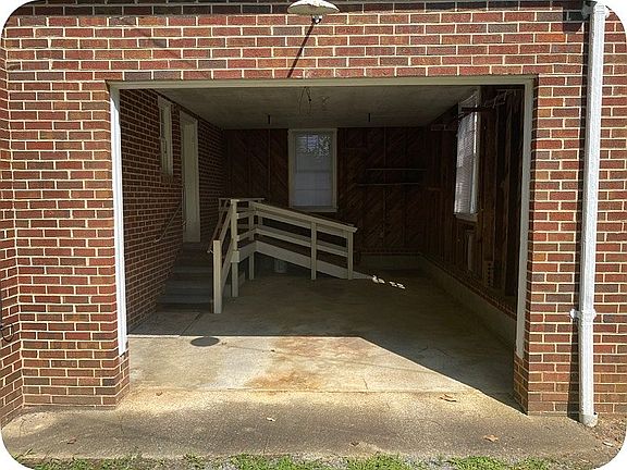 5th image of 703 Peachtree St