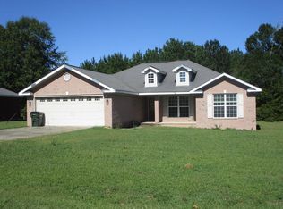 908 E Howard St, Glennville, GA 30427
