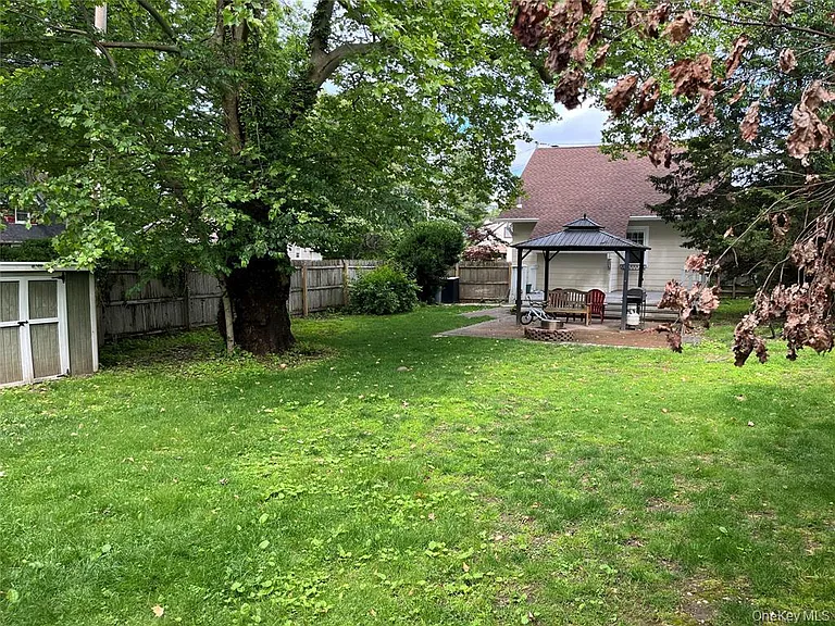 25 Willow Ave — Photo 14