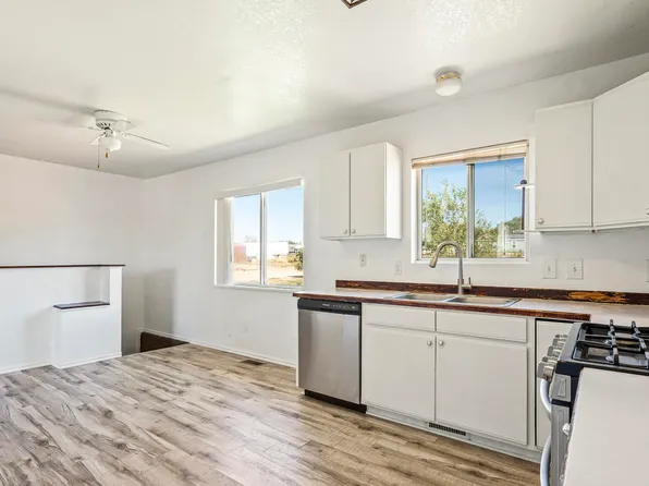 4562 N Old Scout Trl, Enoch, UT 84721