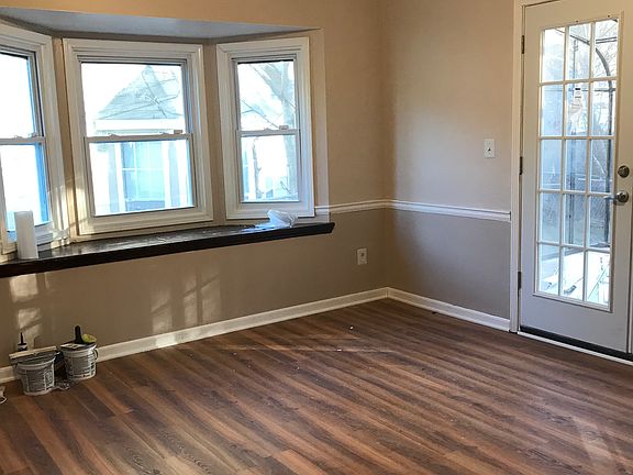 Dining area Kitchen Bay 